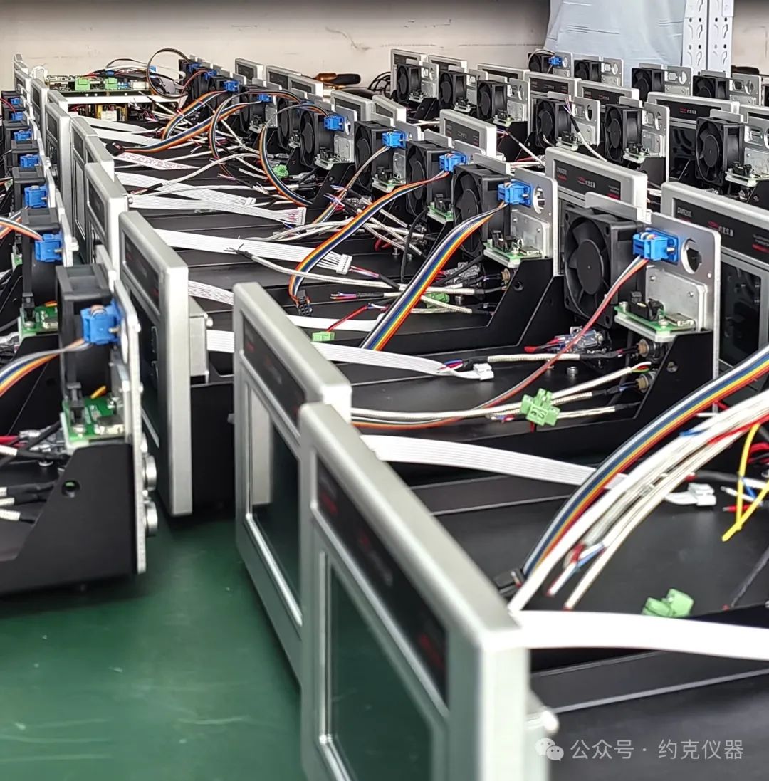 undefined 约克仪器成都工厂迎高温战酷暑保障合同如期交付